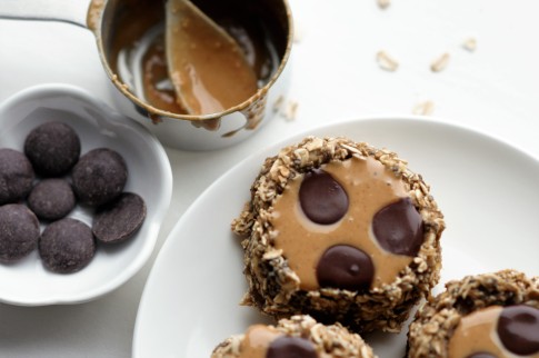 chocolate-peanut-butter-breakfast-bombs-filled-with-peanut-butter